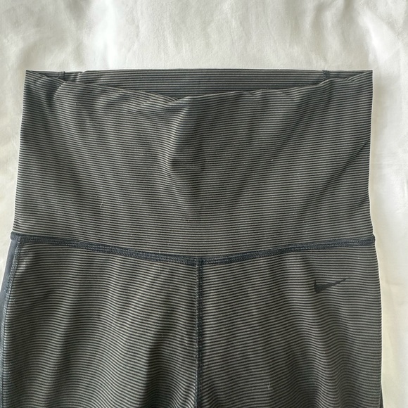 Nike High Waist Leggings - Picture 5 of 5